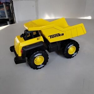Tonka Mighty Metal Fleet Yellow Dump Truck Toy Sturdy Like New